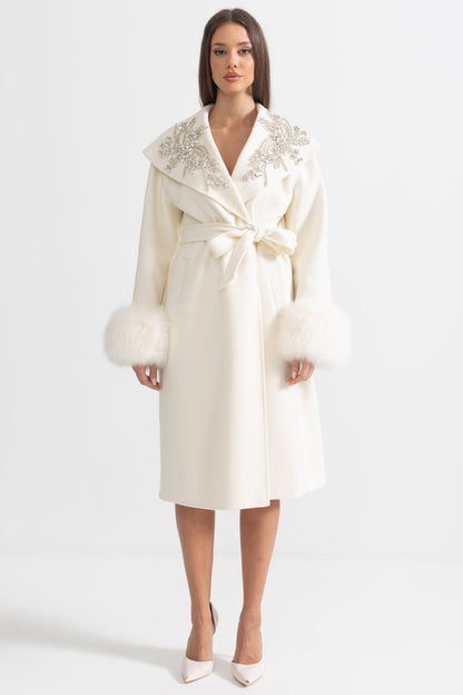 Sobretudo de Cashmere com Punhos de Pele de Raposa e Detalhes Florais em 3D - Ivoire