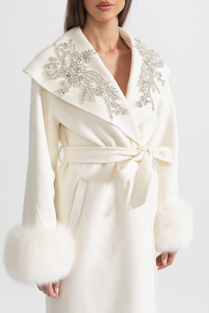 Sobretudo de Cashmere com Punhos de Pele de Raposa e Detalhes Florais em 3D - Ivoire