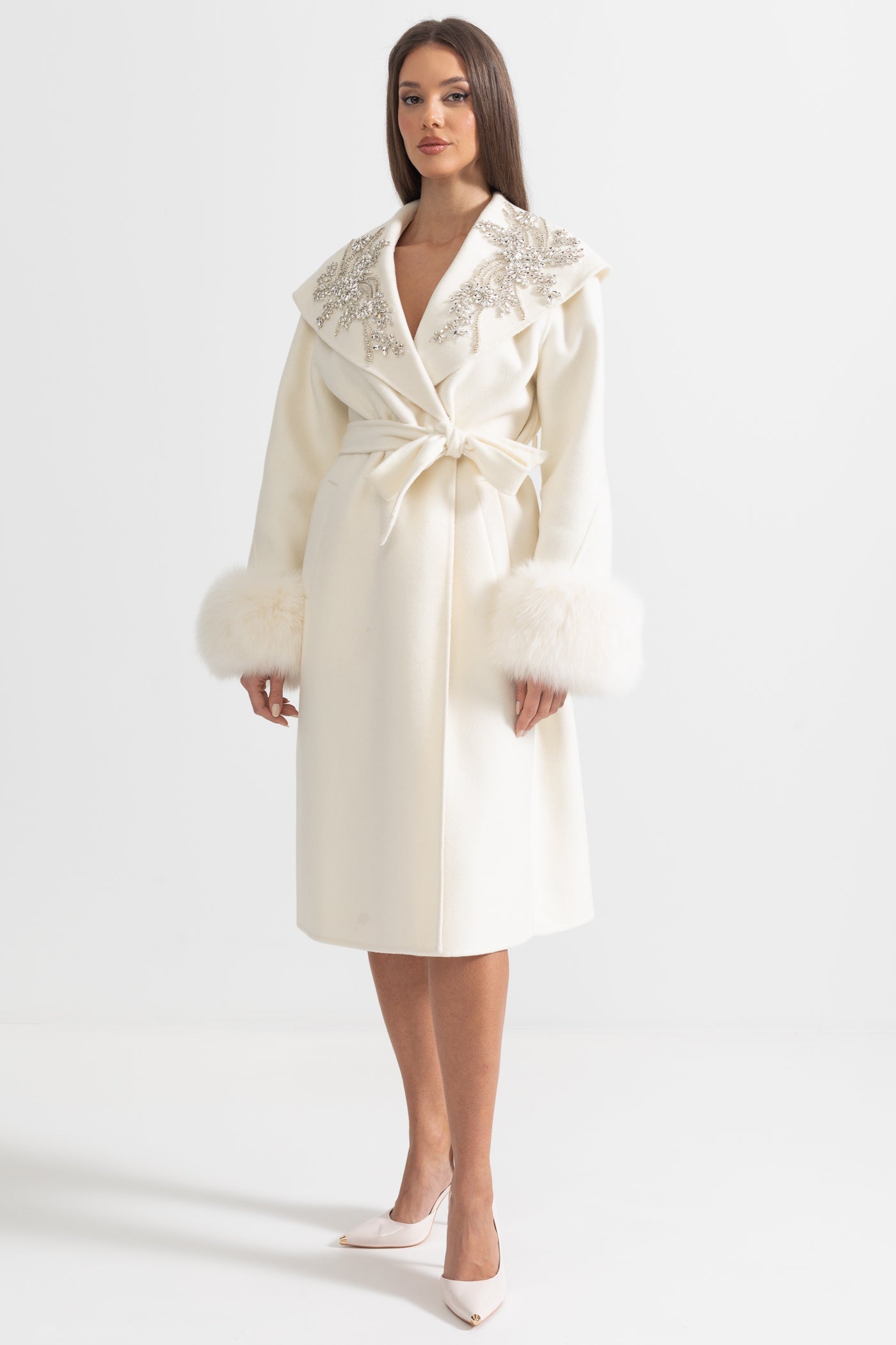 Sobretudo de Cashmere com Punhos de Pele de Raposa e Detalhes Florais em 3D - Ivoire