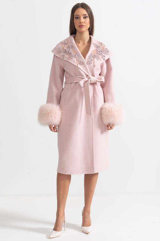 Casaco de Cashmere com Punhos de Pele de Raposa e Detalhes Florais em 3D - Rosa