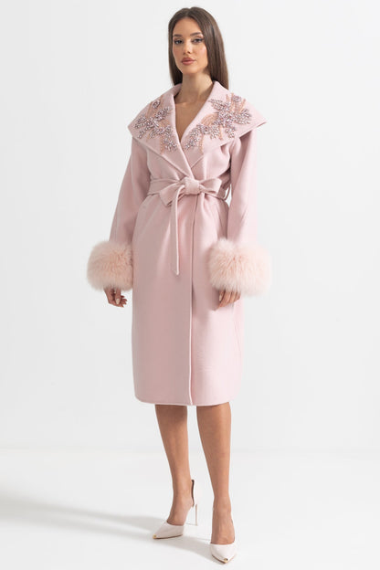 Casaco de Cashmere com Punhos de Pele de Raposa e Detalhes Florais em 3D - Rosa