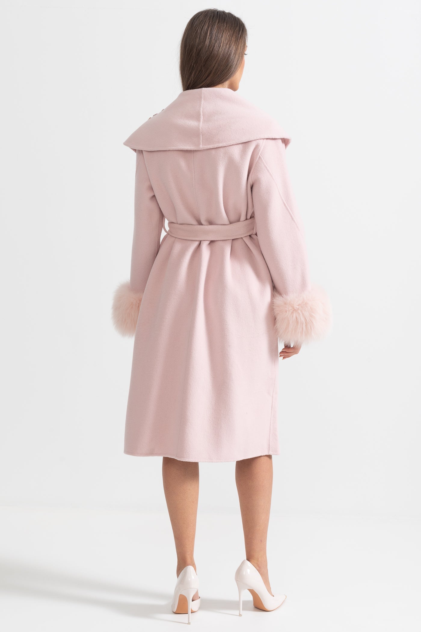 Casaco de Cashmere com Punhos de Pele de Raposa e Detalhes Florais em 3D - Rosa
