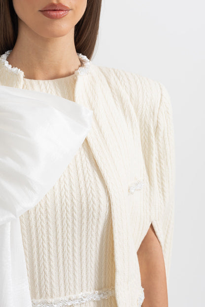 Sobretudo Texturizado Elegante com Detalhe de Laço Branco - Ivoire