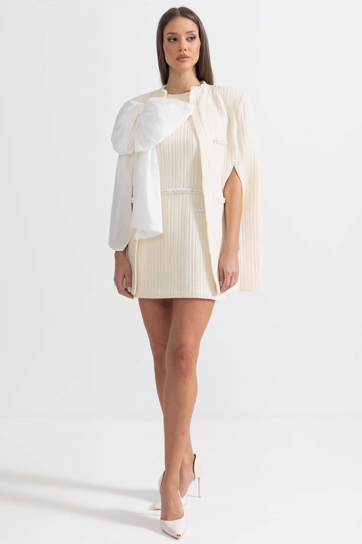 Sobretudo Texturizado Elegante com Detalhe de Laço Branco - Ivoire