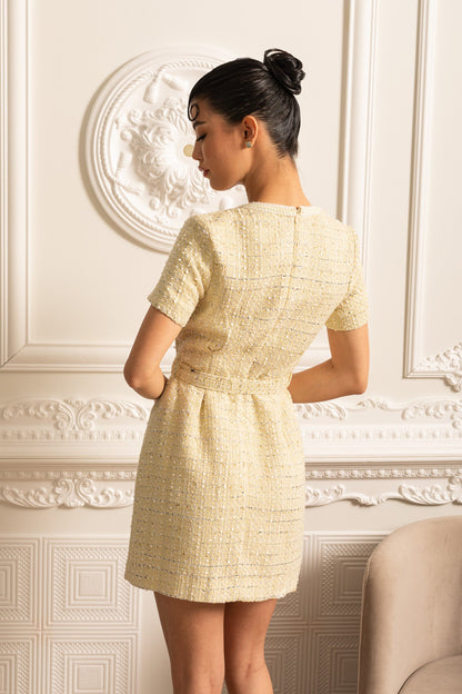Vestido Mini Texturizado Com Cinto Coordinado E Broche Floral - Bege