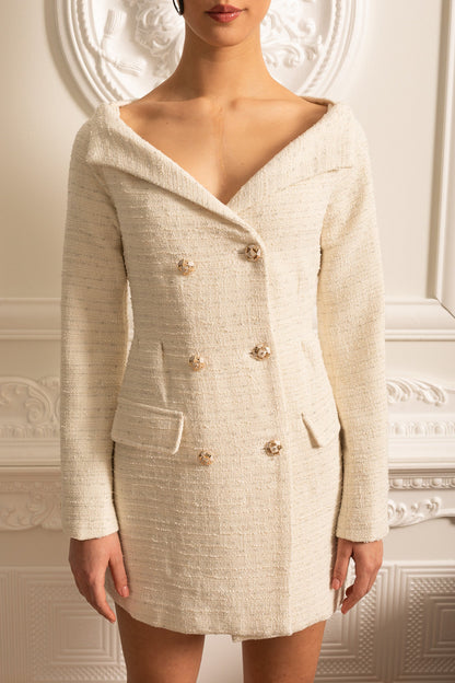 Vestido Texturizado de Dupla Abotoadura com Botões Decorativos Dourados - Bege