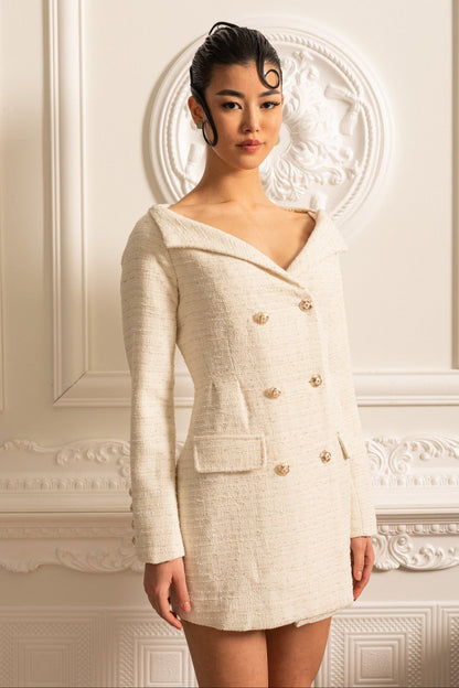 Vestido Texturizado de Dupla Abotoadura com Botões Decorativos Dourados - Bege