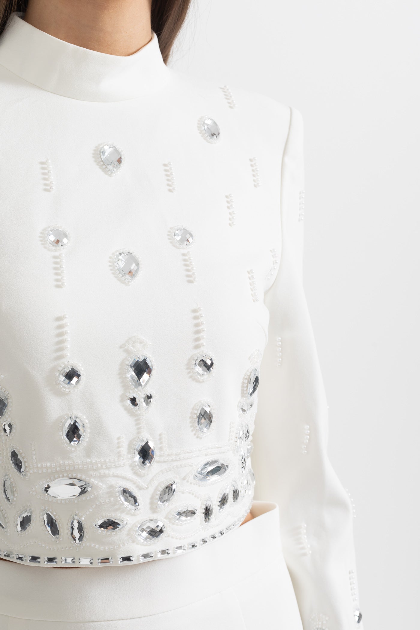 Conjunto com Diamantes e Saia Mini - Branco
