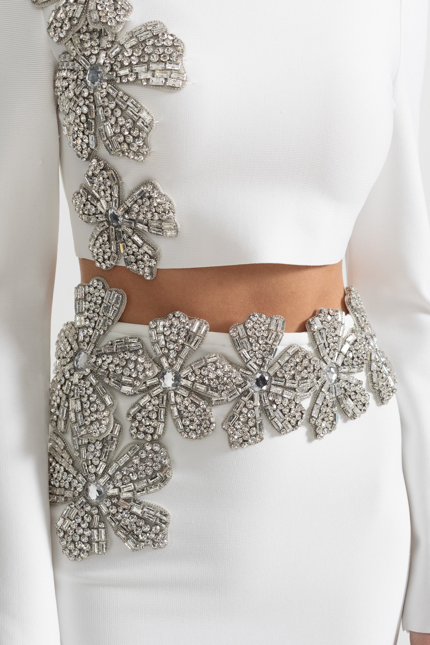 Conjunto de 2 Peças com Acento de Flor de Diamante e Manga Longa - Branco