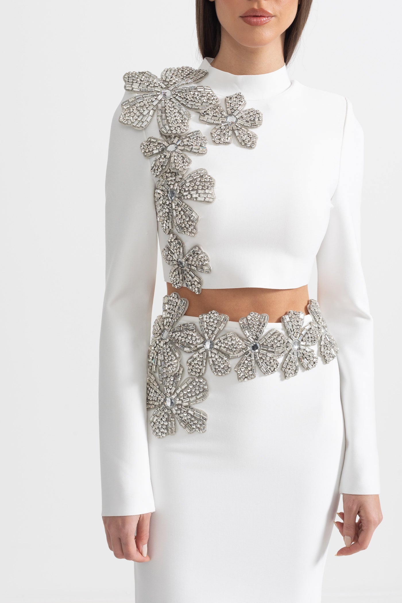 Conjunto de Acento de Flor de Diamante em 2 Peças com Top de Mangas Longas e Saia Maxi - Branco