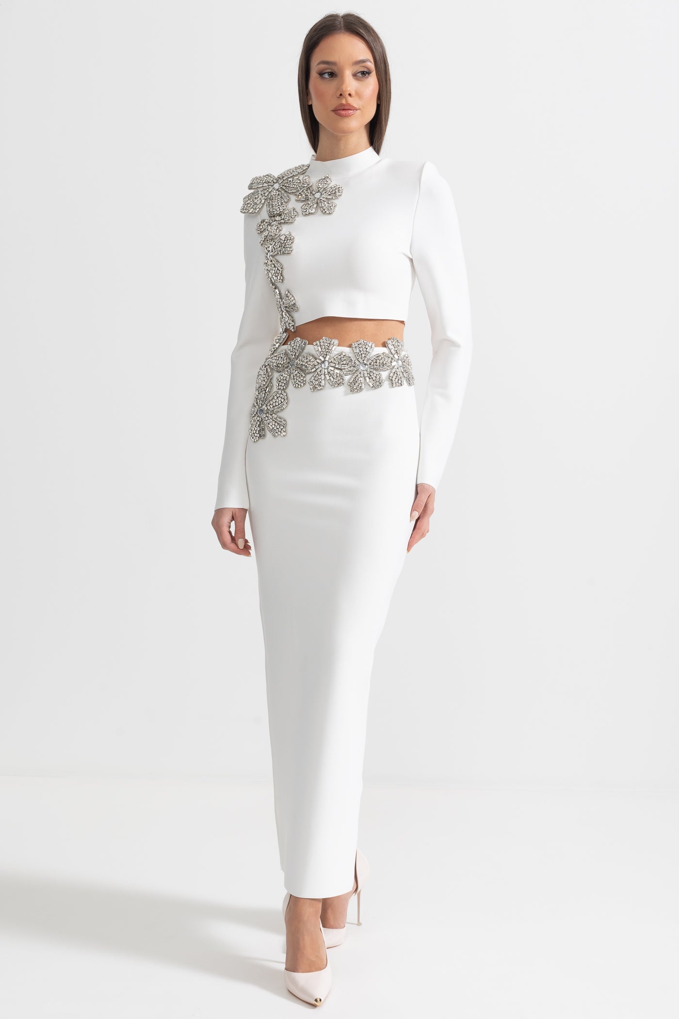 Conjunto de Acento de Flor de Diamante em 2 Peças com Top de Mangas Longas e Saia Maxi - Branco