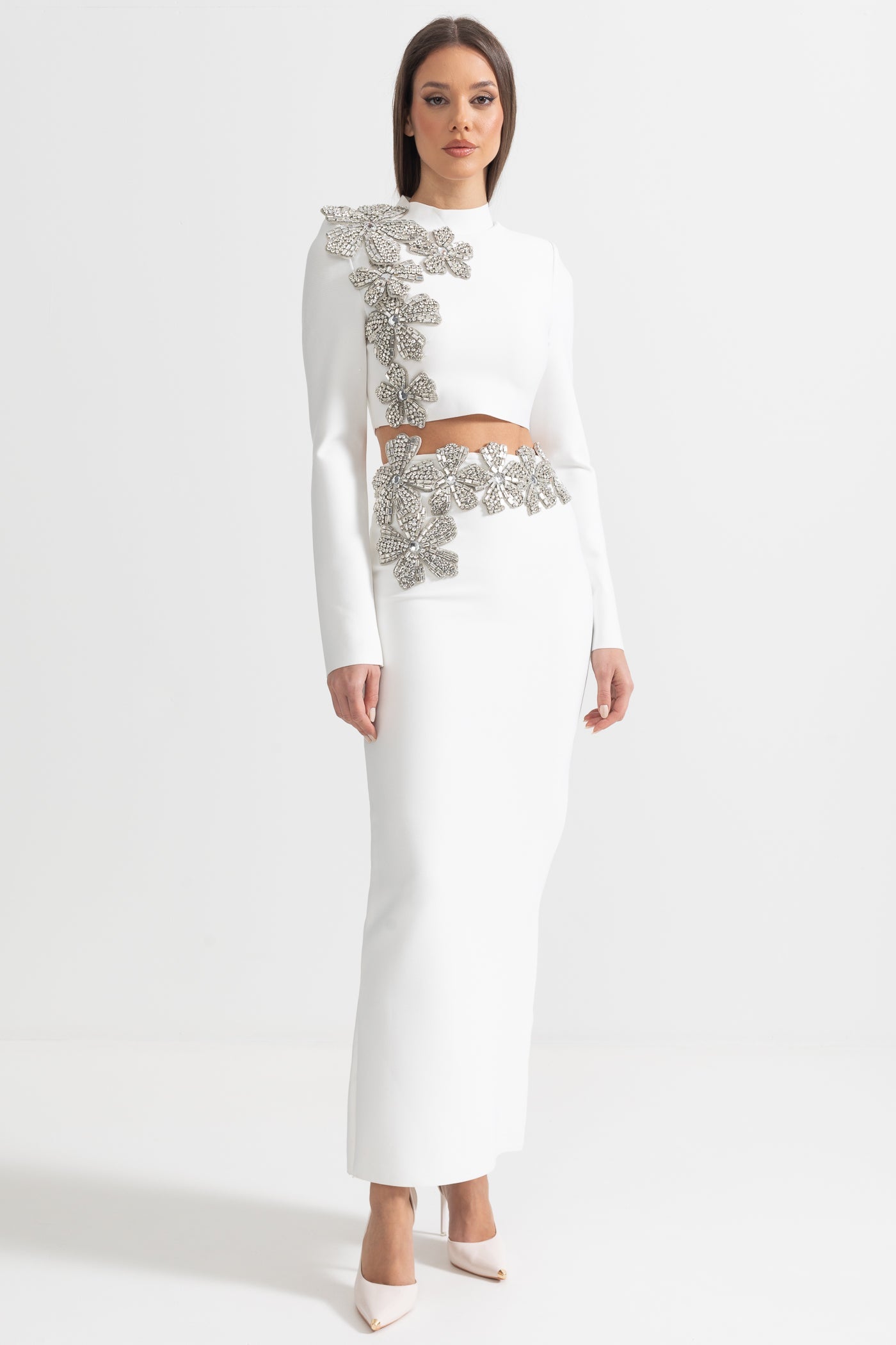 Conjunto de Acento de Flor de Diamante em 2 Peças com Top de Mangas Longas e Saia Maxi - Branco