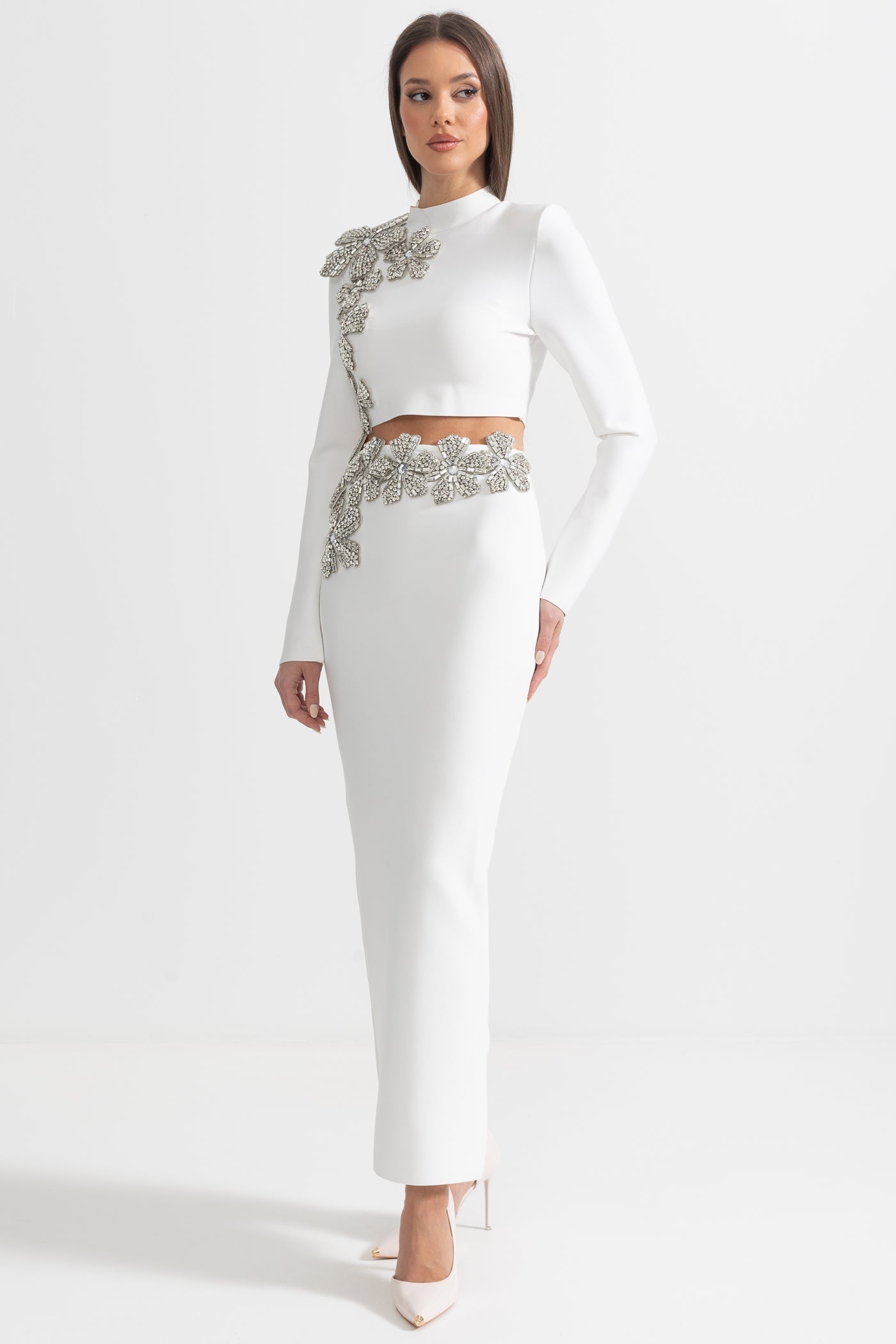 Conjunto de Acento de Flor de Diamante em 2 Peças com Top de Mangas Longas e Saia Maxi - Branco