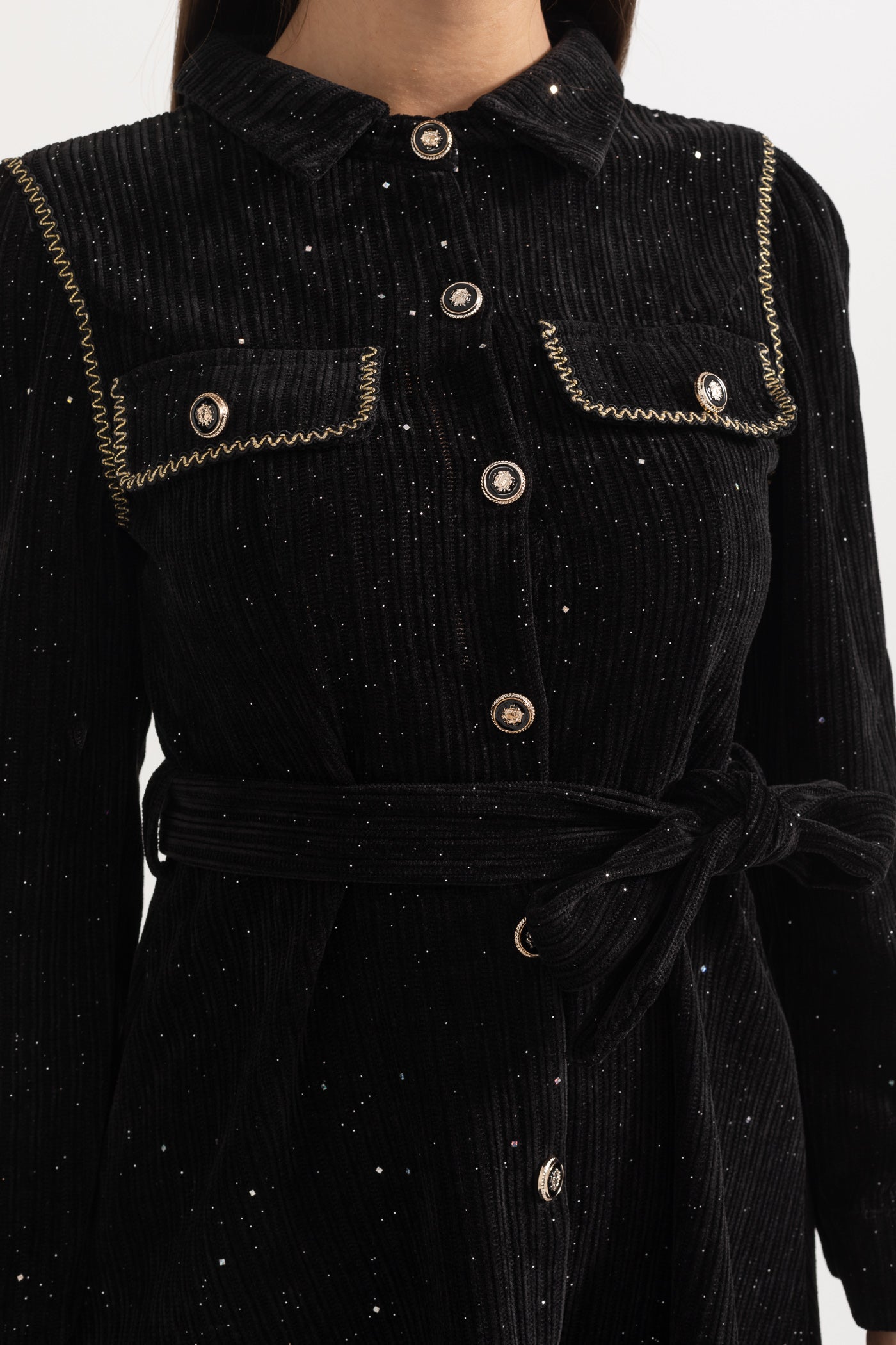 Vestido Elegante com Detalhe de Costura em Contraste - Preto