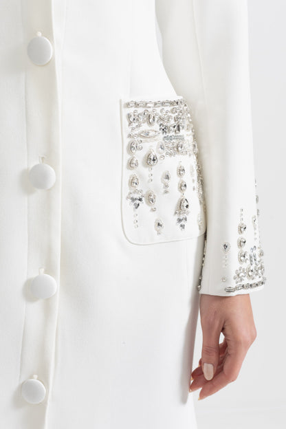Vestido Longo de Silhueta com Lapelas e Detalhes em Cristal - Branco