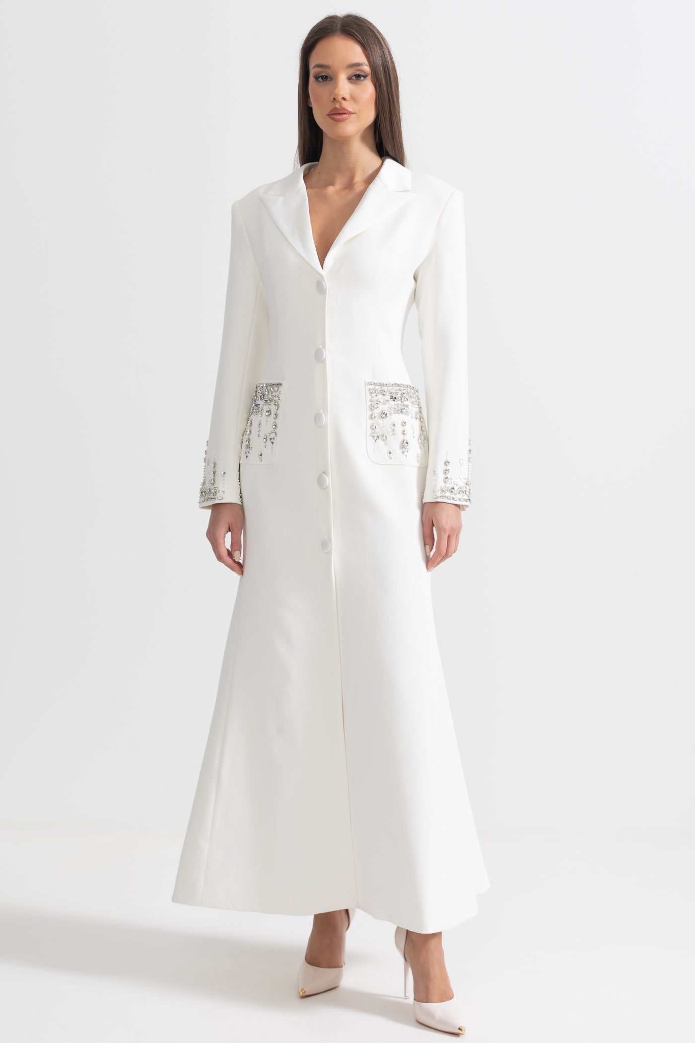 Vestido Longo de Silhueta com Lapelas e Detalhes em Cristal - Branco