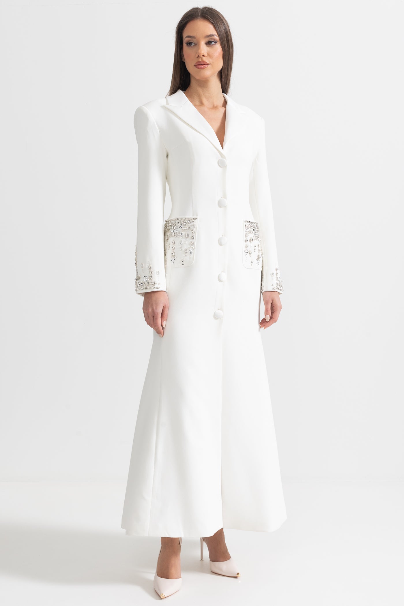 Vestido Longo de Silhueta com Lapelas e Detalhes em Cristal - Branco