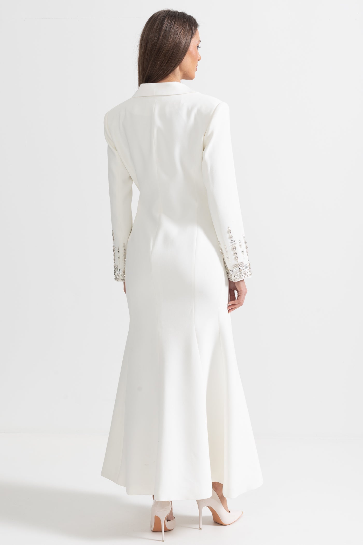 Vestido Longo de Silhueta com Lapelas e Detalhes em Cristal - Branco