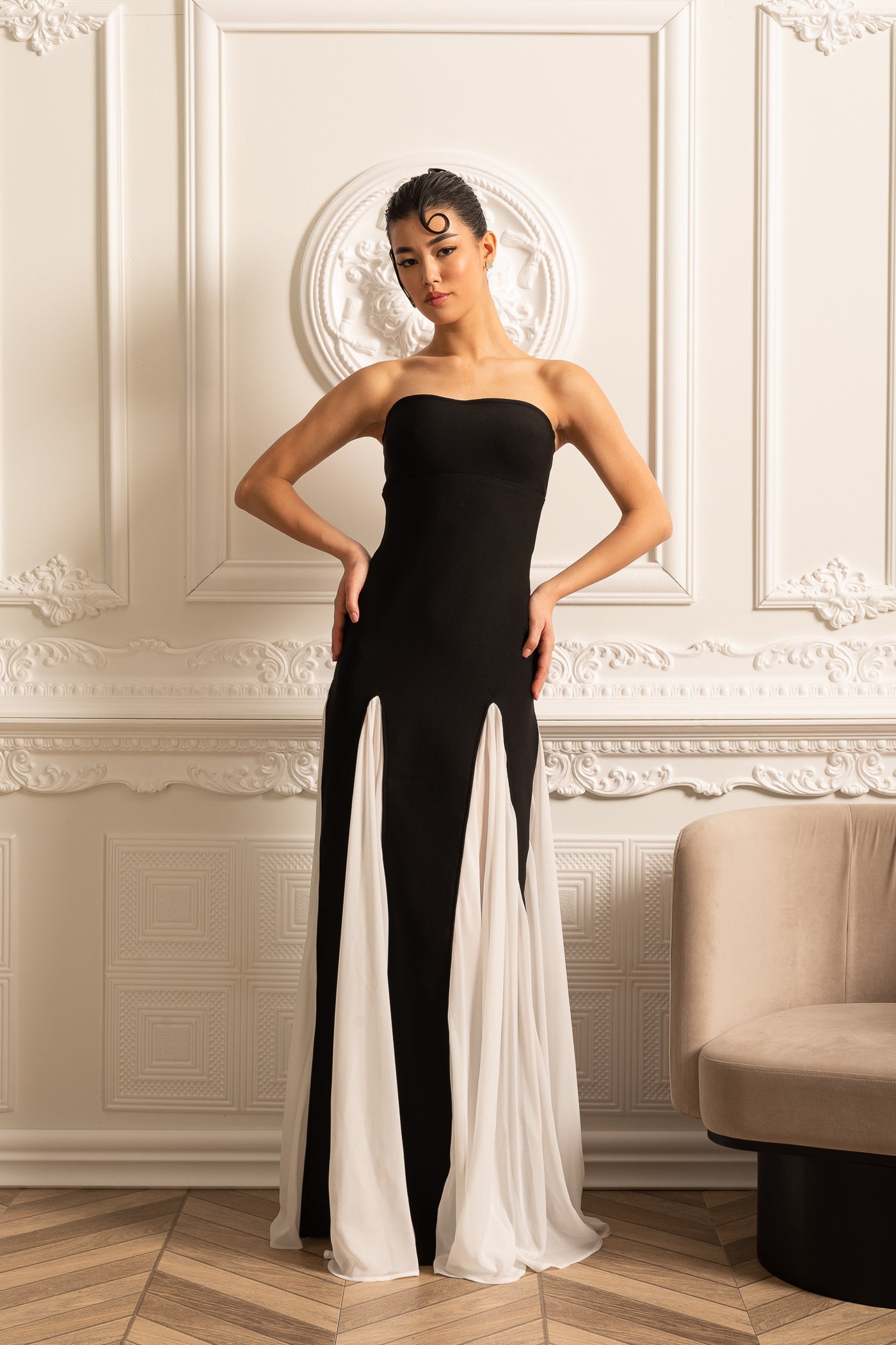 Vestido Elegante com Painéis de Chiffon Contrastantes - Preto