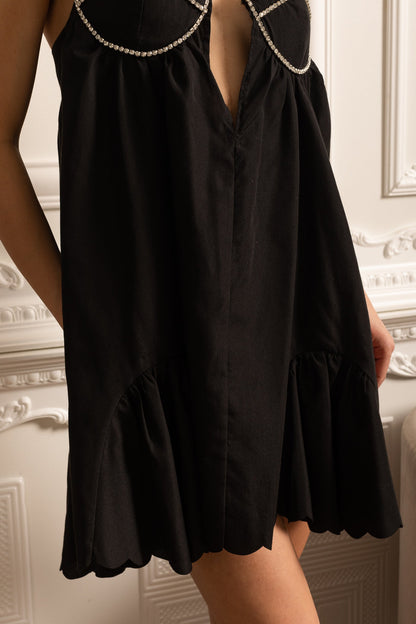 Vestido Mini Corte em Bico com Alças Brilhantes e Enfeites no Peito - Preto