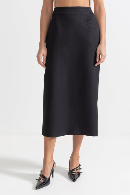 Conjunto de Duas Peças com Xale de Pelo Sintético, Punhos e Saia Midi - Preto