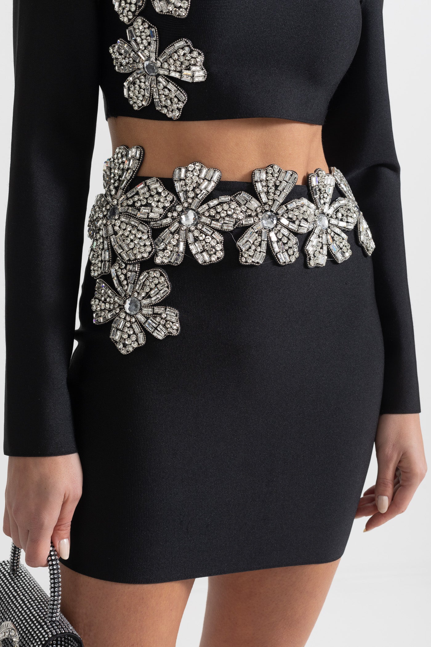 Conjunto de Acento de Flor de Diamante em 2 Peças com Top de Mangas Longas e Saia Mini - Preto