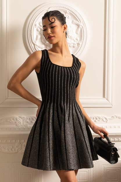 Vestido Mini Elegante Com Listras Verticais Prateadas Brilhantes - Preto