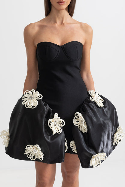 Vestido Mini Elegante com Aplicações de Flores Prateadas em 3D - Preto
