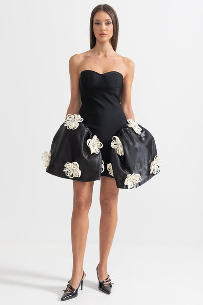 Vestido Mini Elegante com Aplicações de Flores Prateadas em 3D - Preto
