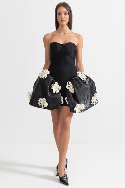 Vestido Mini Elegante com Aplicações de Flores Prateadas em 3D - Preto