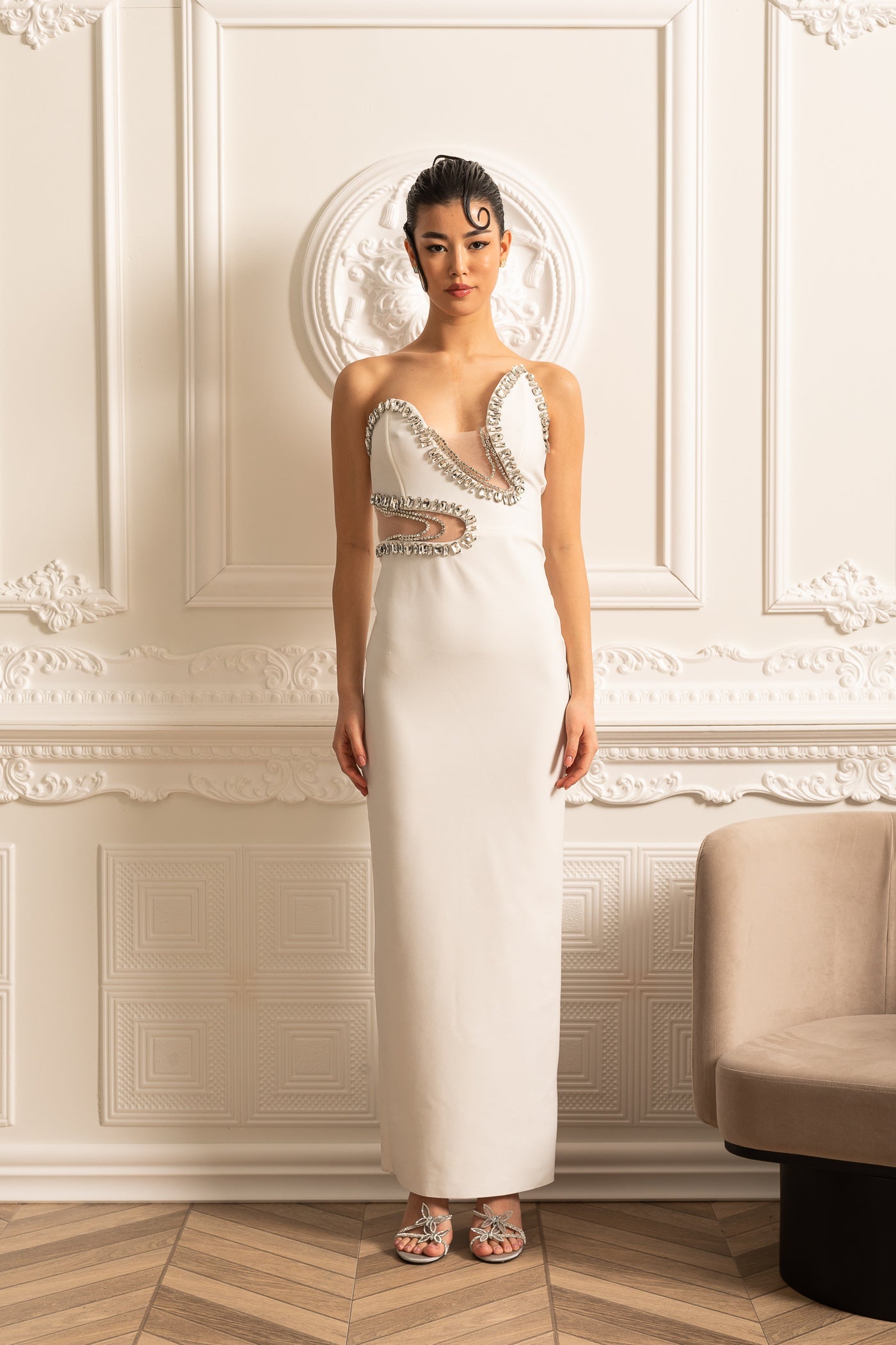 Vestido Elegante Justo Com Cortes Frontais E Apliques Brilhantes - Branco