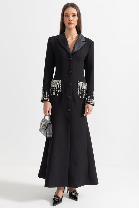 Vestido Longo de Silhueta com Lapelas e Detalhes em Cristal - Preto