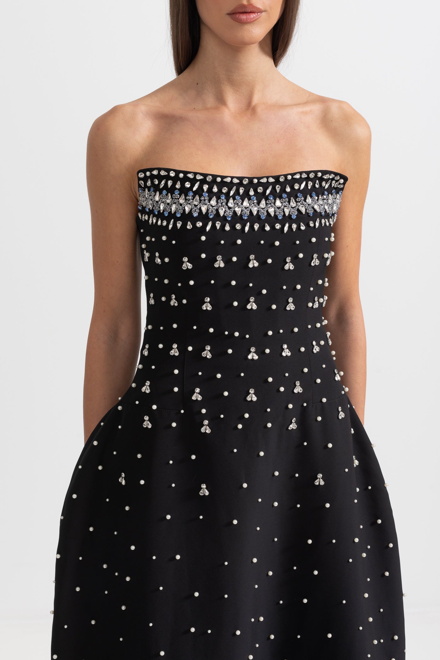 Vestido Justo Sem Mangas Com Apliques de Diamantes - Preto