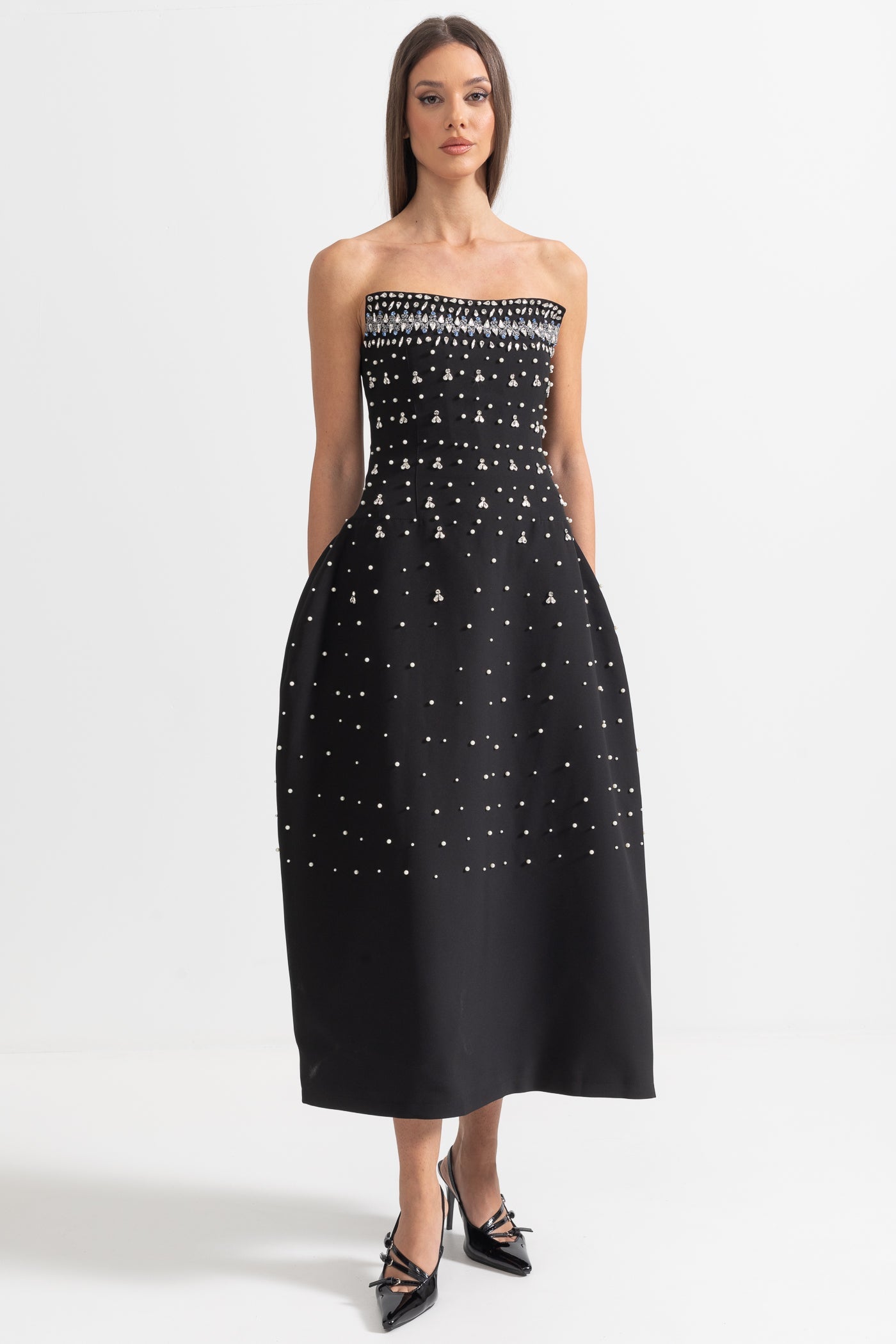 Vestido Justo Sem Mangas Com Apliques de Diamantes - Preto