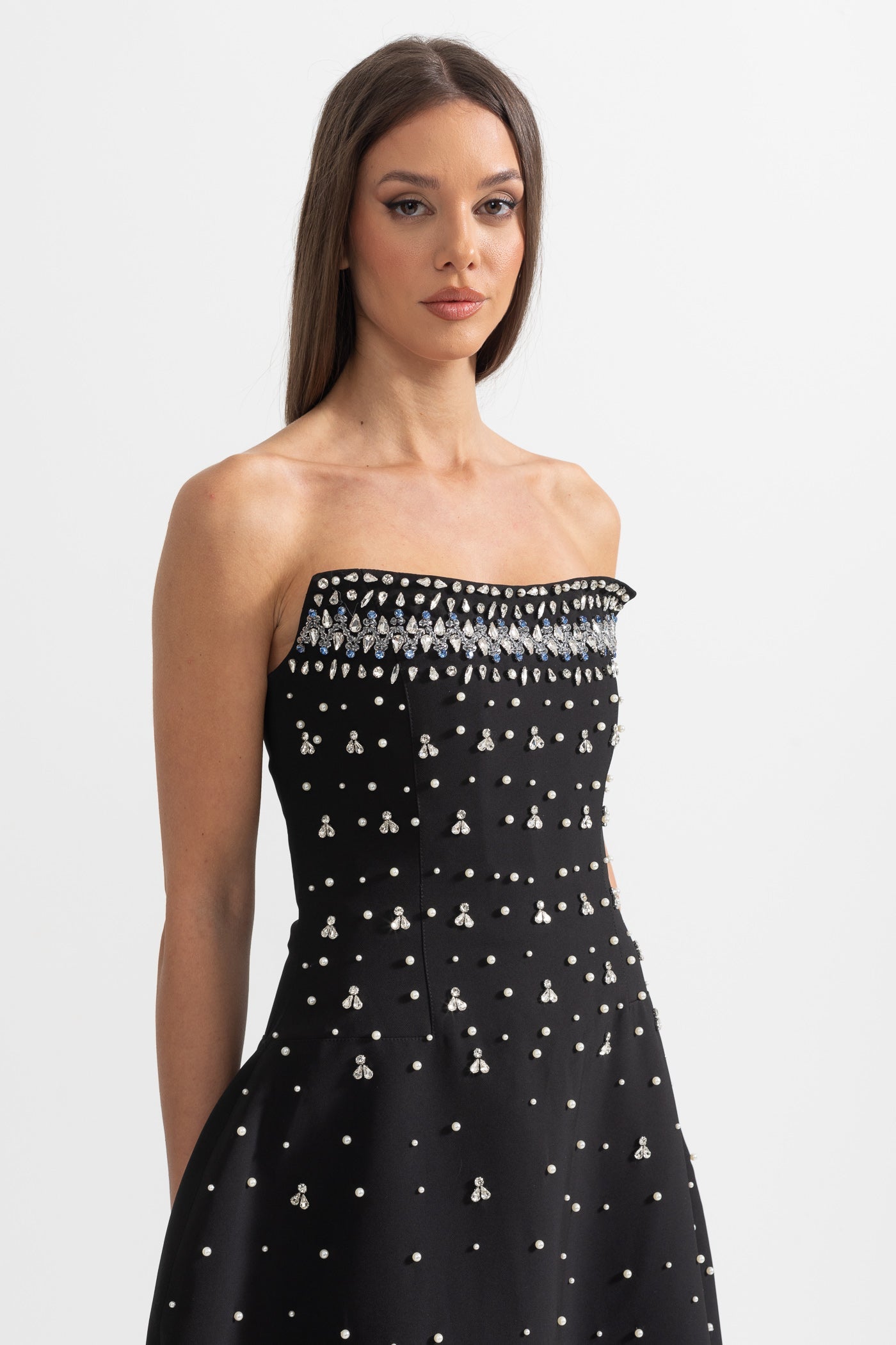 Vestido Justo Sem Mangas Com Apliques de Diamantes - Preto