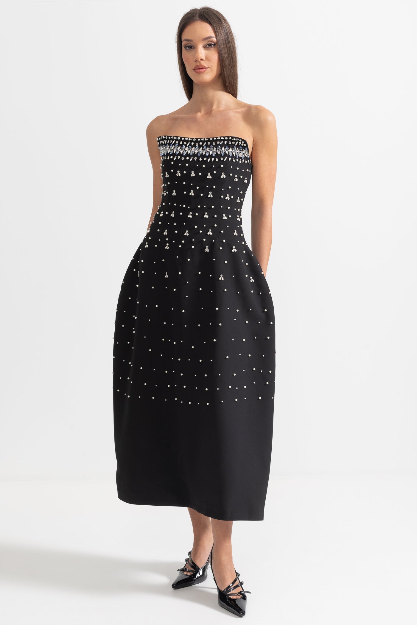 Vestido Justo Sem Mangas Com Apliques de Diamantes - Preto