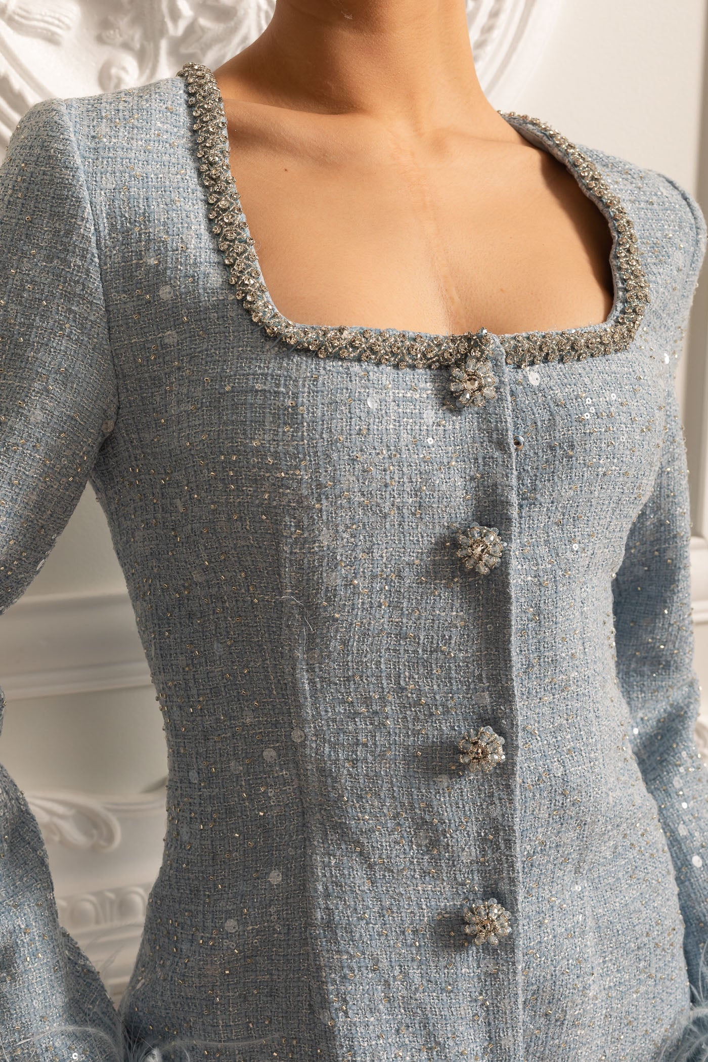 Vestido Mini Texturizado Com Punhos de Penas e Decote Quadrado - Azul