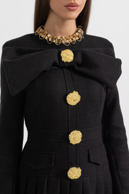 Vestido Botonado Com Grandes Botões Decorativos Dourados E Laço No Decote - Preto