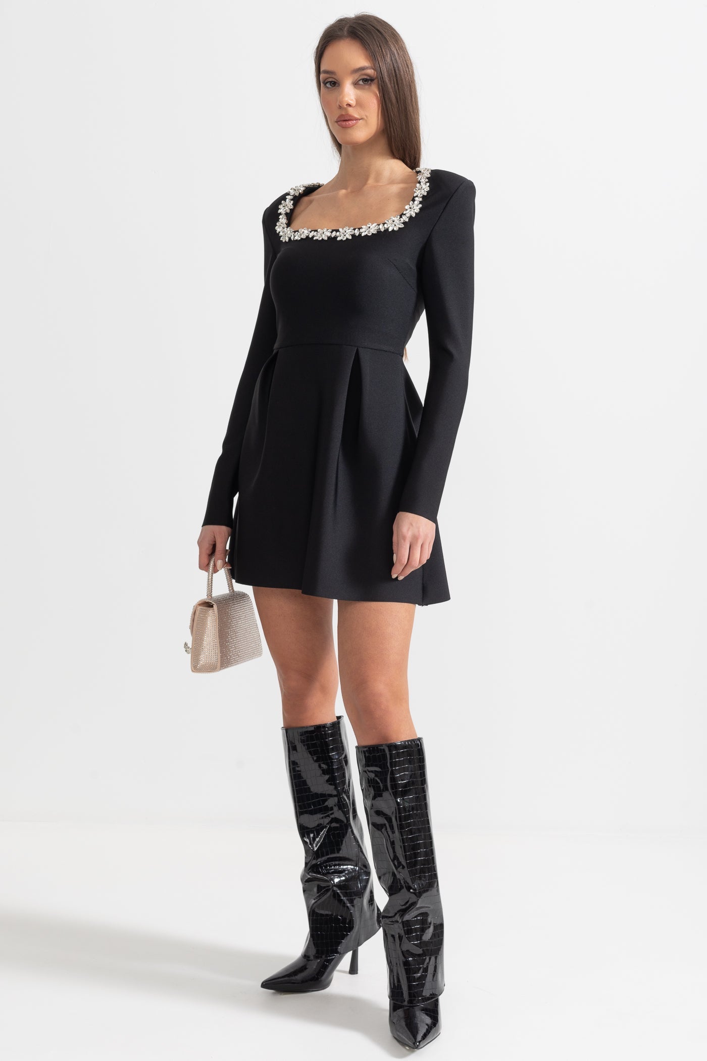 Vestido Elegante Com Decote Quadrado E Detalhes Florais Prateados - Preto