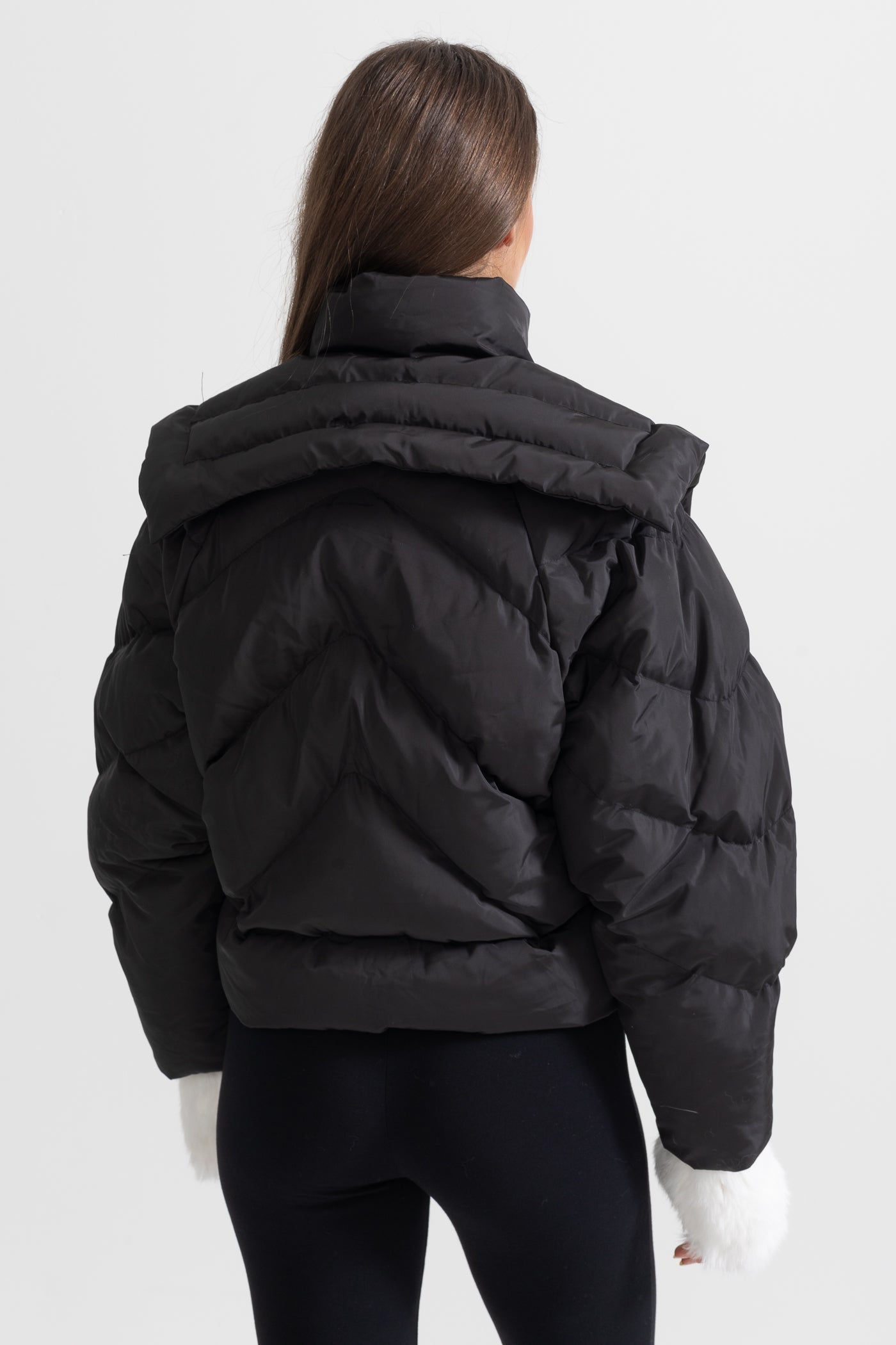 Casaco Puff Contemporâneo Com Ombreiras Oversized - Preto