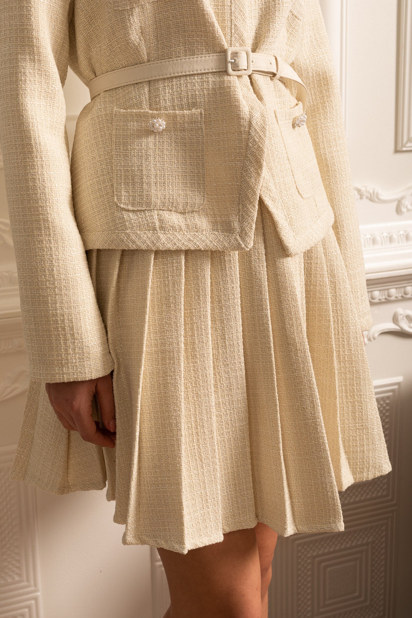 Conjunto Texturizado Com Top De Mangas Compridas E Saia Mini Plissada A Condizer - Ivoire