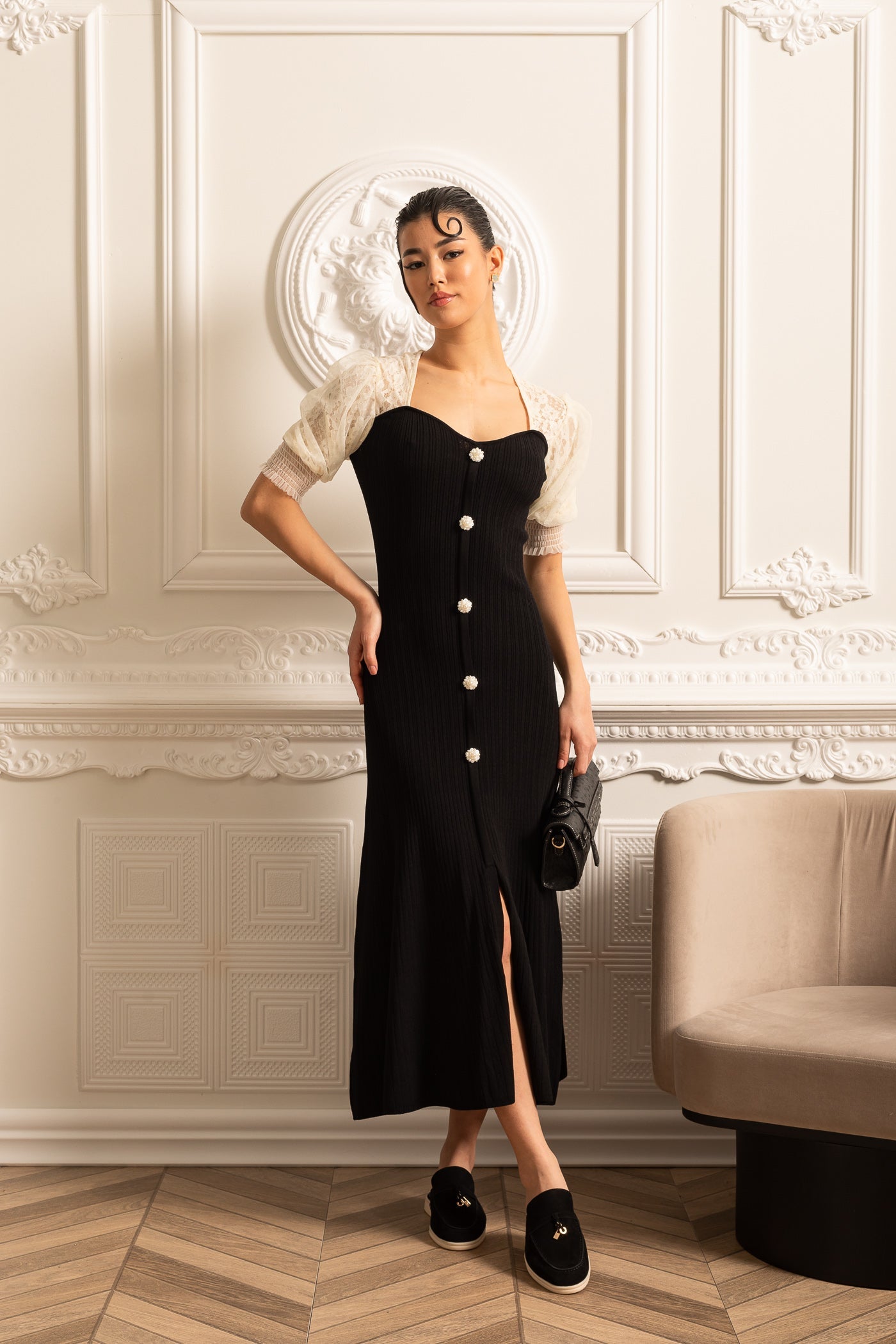 Vestido até o Tornozelo com Mangas de Renda Transparente em Contraste - Preto