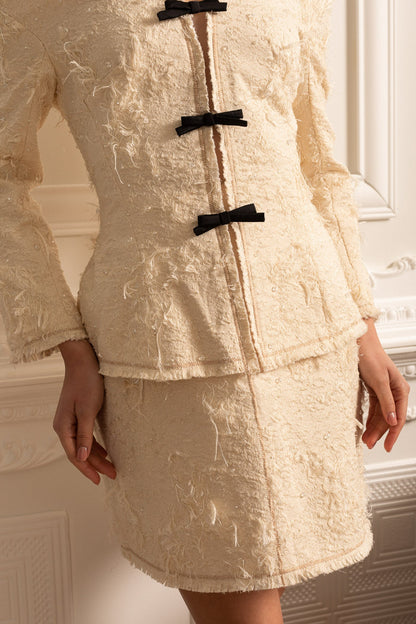 Conjunto Texturizado Off-Shoulder com Acentos de Laço Preto - Ivoire