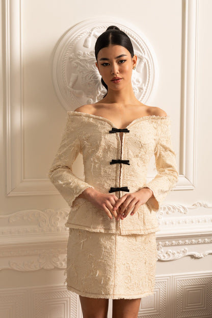 Conjunto Texturizado Off-Shoulder com Acentos de Laço Preto - Ivoire