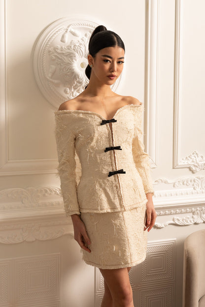 Conjunto Texturizado Off-Shoulder com Acentos de Laço Preto - Ivoire
