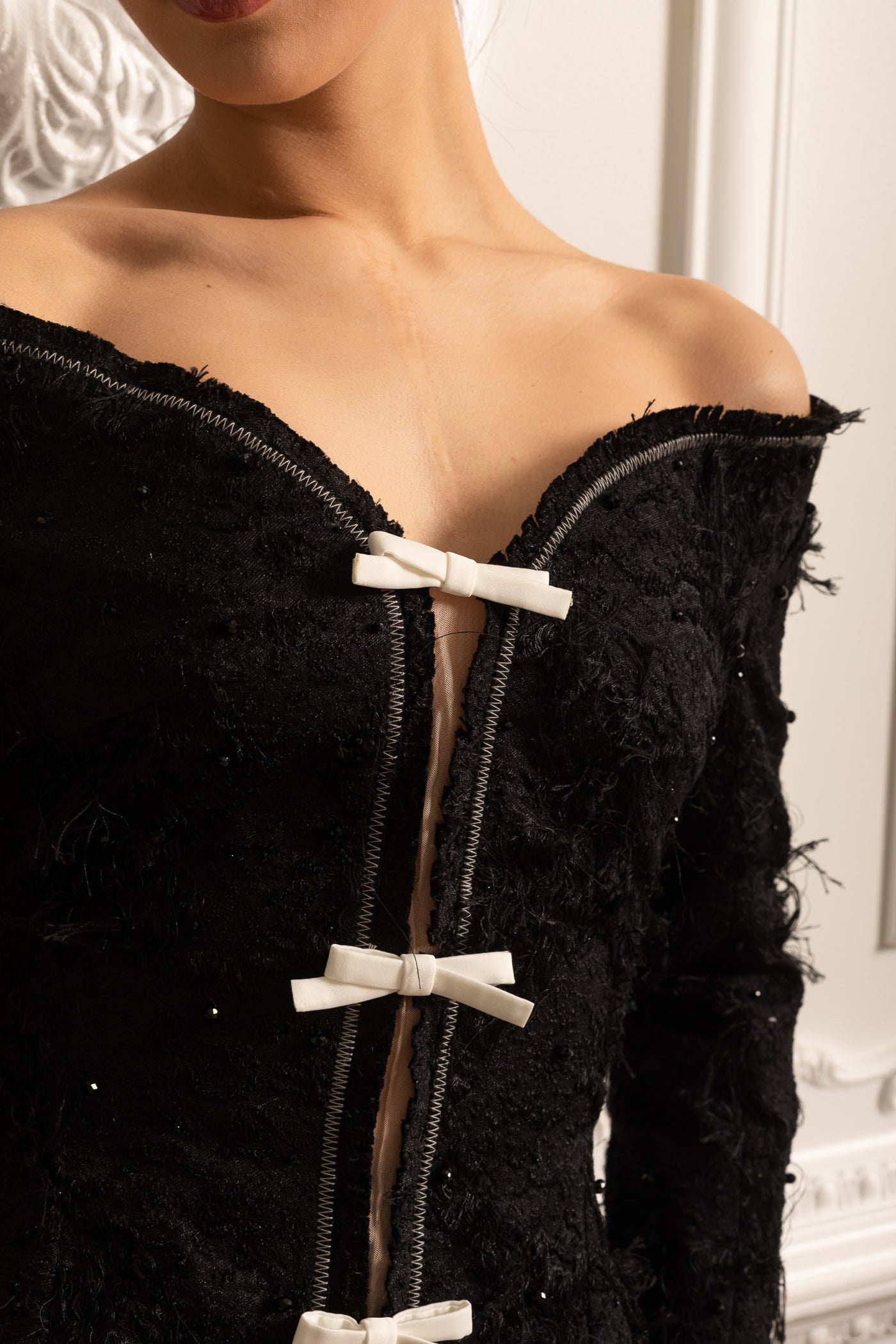 Co-ord Texturizado Off-Shoulder com Acentos de Laço Branco - Preto