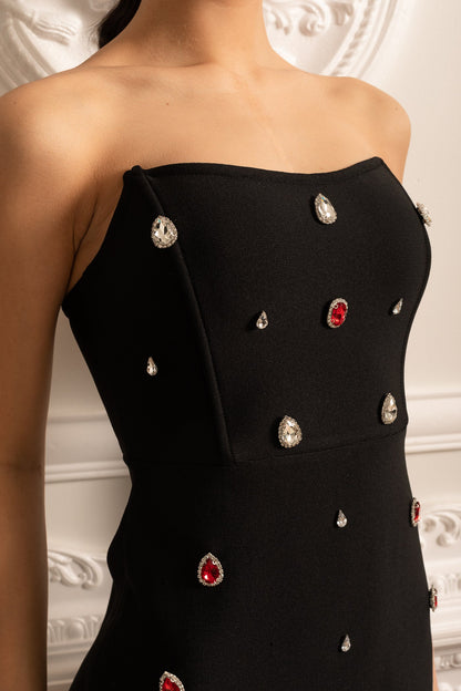 Vestido Mini Justo Com Aplicações de Joias Vermelhas e Brancas - Preto