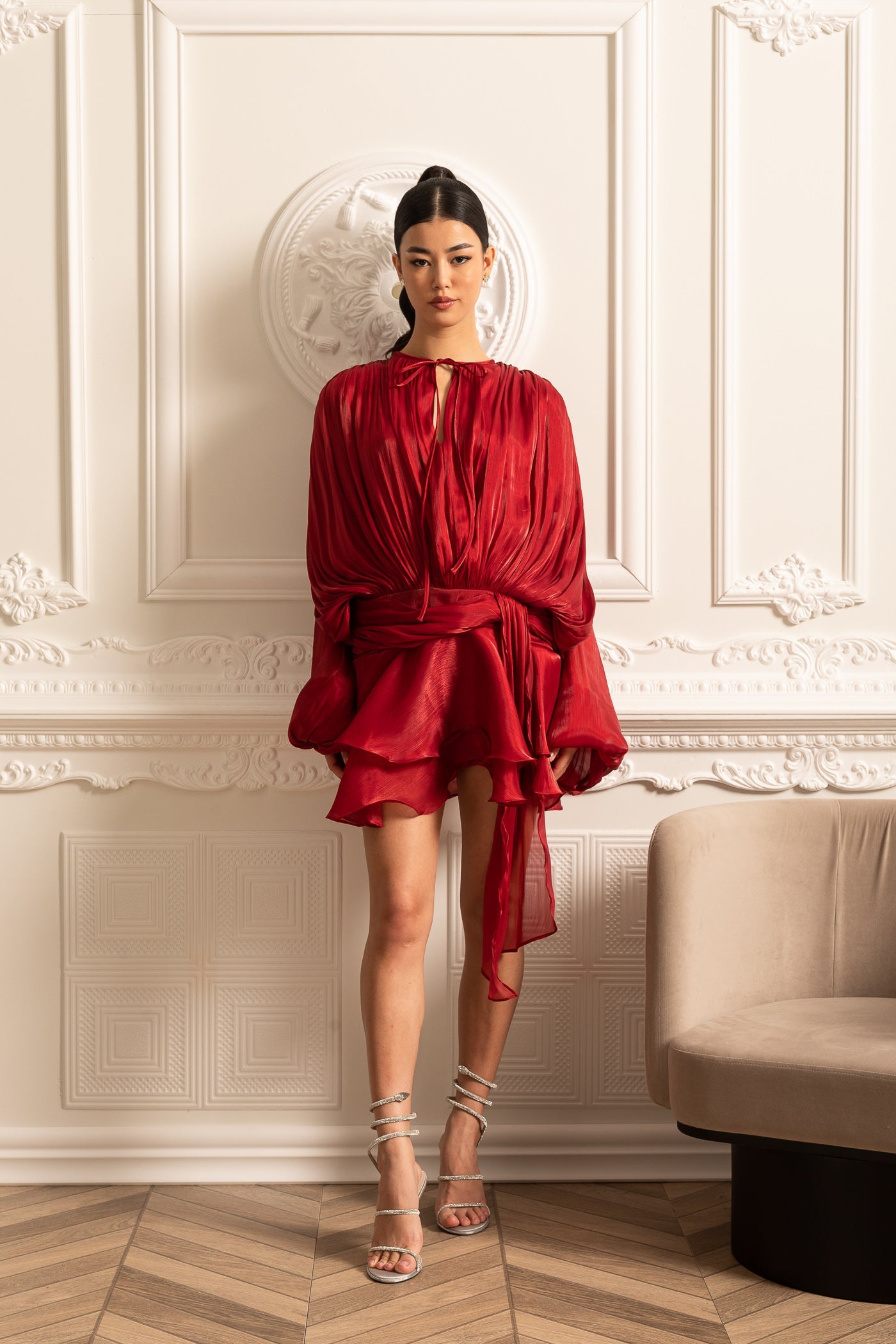 Vestido Drapado de Manga Longa com Saia Mini e Cintura Fruncida - Vermelho