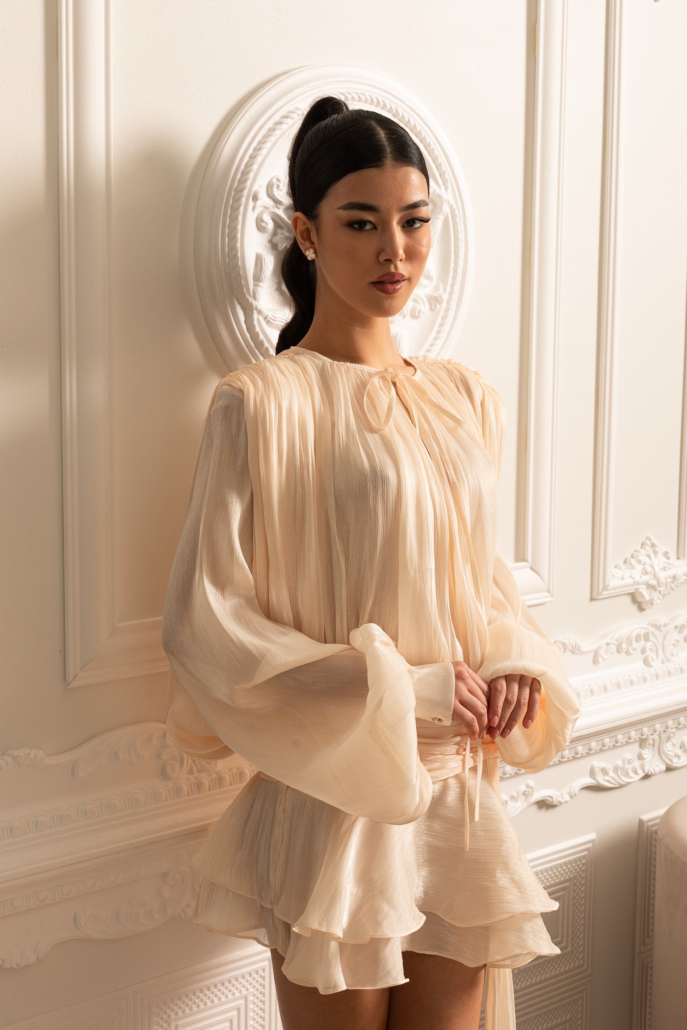 Vestido Drapado de Manga Longa com Mini Saia e Cintura Pregueada - Ivoire