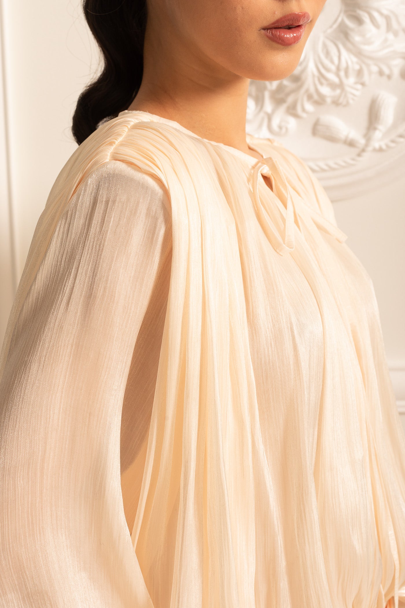 Vestido Drapado de Manga Longa com Mini Saia e Cintura Pregueada - Ivoire